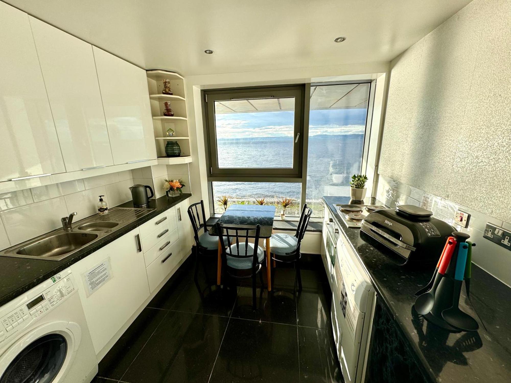 Ocean Park Apartments - Oceanfront - Free Parking And Fast Wifi Edinburgh Ngoại thất bức ảnh