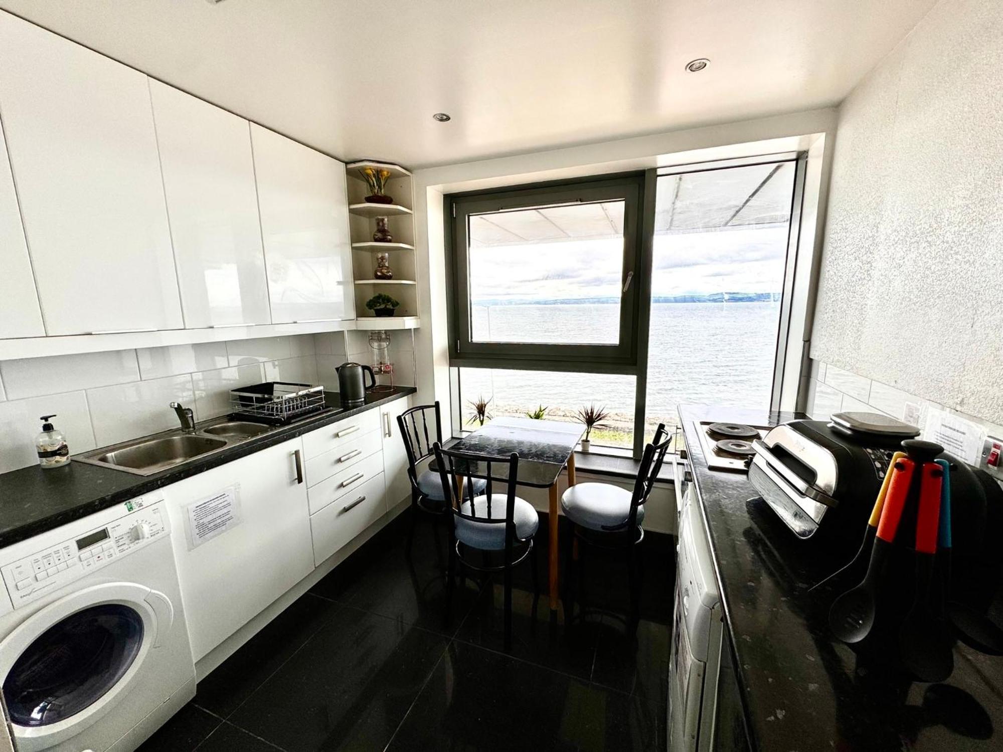 Ocean Park Apartments - Oceanfront - Free Parking And Fast Wifi Edinburgh Ngoại thất bức ảnh